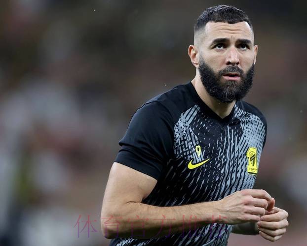 多家媒体：本泽马续约两年 第一个赛季降薪10%